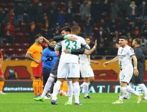 Galatasaray Yine Kaybetti, Taraftardan Ciddi Tepkiler Geldi !