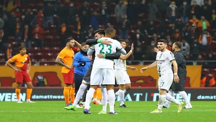 Galatasaray Yine Kaybetti, Taraftardan Ciddi Tepkiler Geldi !