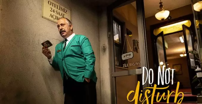 Cem Yılmaz Yeni Filmi Do Not Disturb’ü Duyurdu